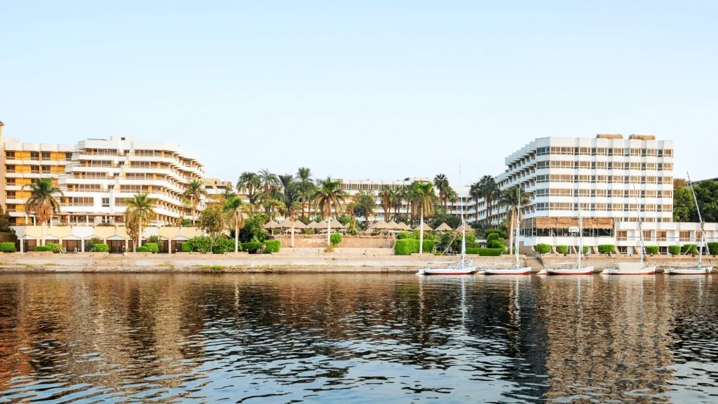 الفندق بيراميزا إيزيس الأقصر - الأقصر